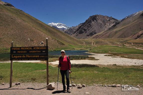 A laguna Horcones com o Aconcágua ao fundo, na entrada do Parque Provincial Aconcagua, na região de Mendoza, oeste da Argentina